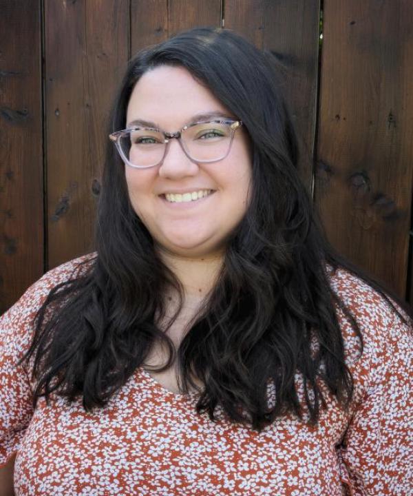 photo of brown haired women with glasses